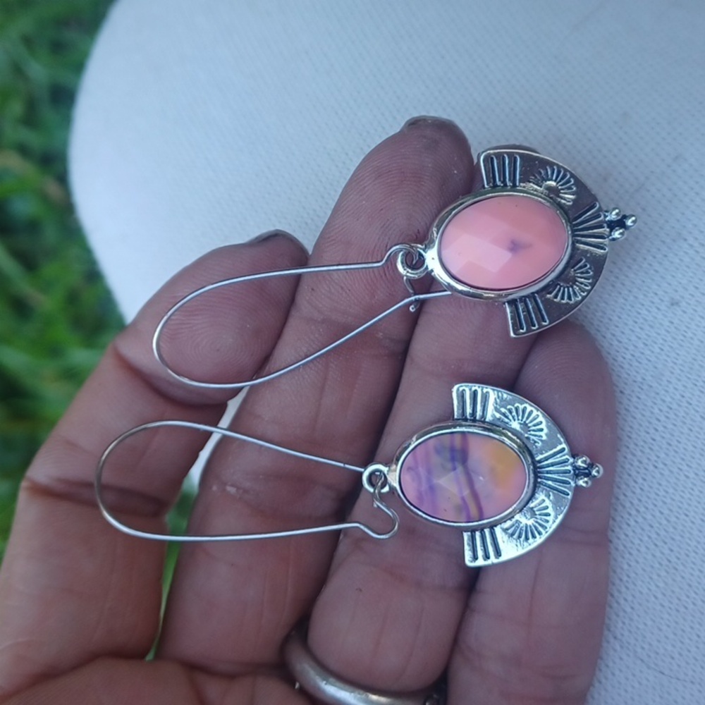 Faceted pink turquoise, silver plate,navajo ,earrings!So pretty?! - Picture 4 of 5